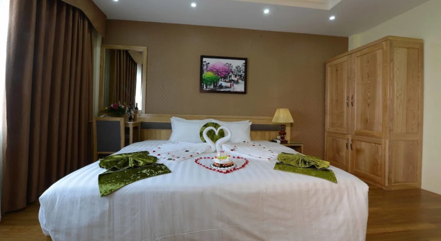 Люкс с балконом Blue Hanoi Inn Hotel