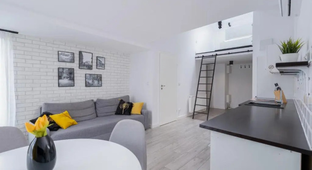 Aron Residence