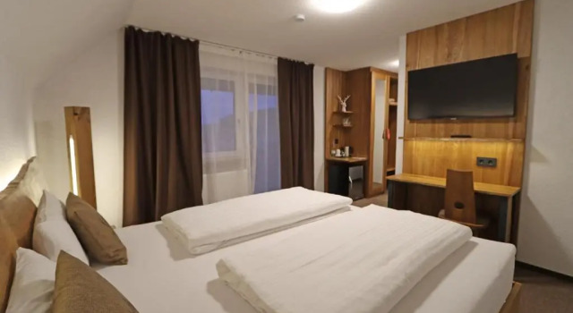 Двухместный номер Deluxe с балконом Höhengasthof Hotel Kreuz