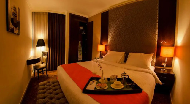 Полулюкс Meneur Hotel
