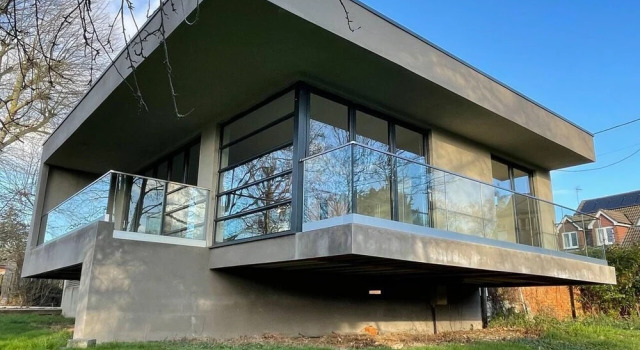 Modern 2 bed House With River Access and Boat Hire, Rezervați Hotel Iver Buckinghamshire