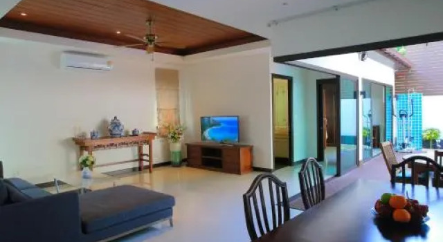 Naiharn Beach Villa