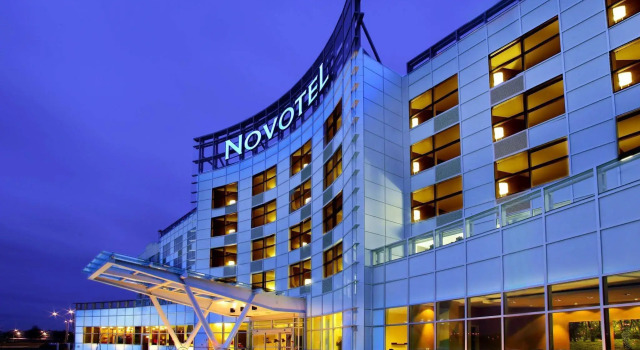 Novotel Montréal Aéroport, Buchen Sie Hotel Hotels in Québec mit Pool, Schwimmbad
