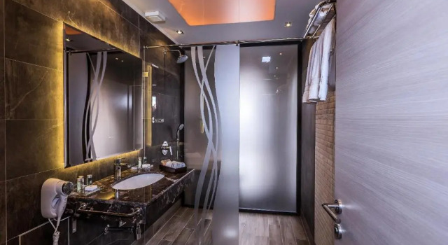 Полулюкс 8 1/2 Art Guest House