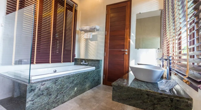 Номер Deluxe с балконом и с видом на озеро Bhu Tarn Koh Chang Resort & Spa
