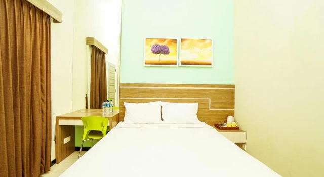 Camera Deluxe Ardhya Guesthouse Syariah by ecommerceloka