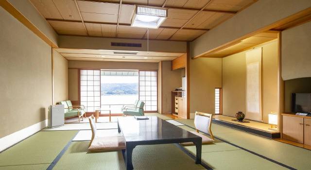 Номер Standard с видом на озеро Hawai onsen Bokoro