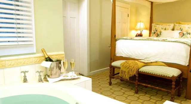 Двухместный люкс Channel Road Inn, A Four Sisters Inn