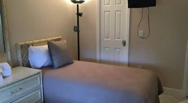 Gulf Sands 205 2 Bedroom Condo by RedAwning, Забронировать Отель Холмс-Бич Sarasota Area