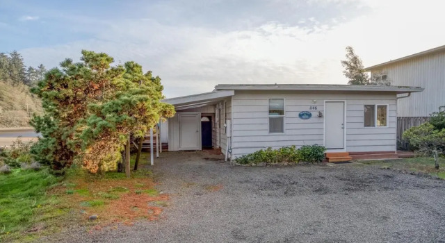 Bayfront Bungalow, Prenota Hotel Lincoln City 