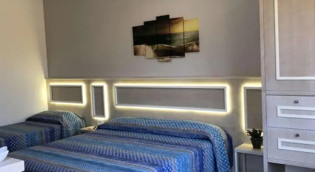 Standard Dreier Zimmer mit Balkon B&B Holiday Tropea