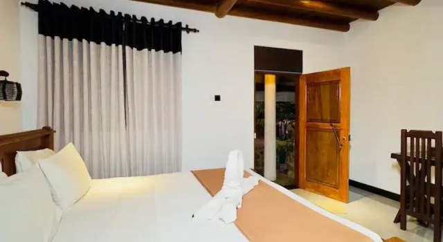 Двухместный номер Standard с балконом и с видом на канал Stone Carving Resort