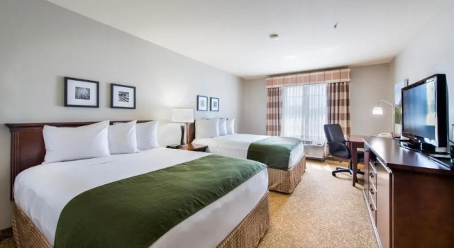 Четырёхместный номер Standard Country Inn & Suites by Radisson, Greeley, CO