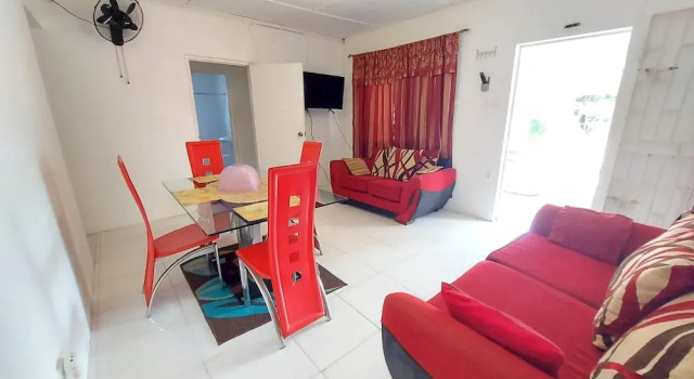 House - Sleeps 6 - Patio - Parking