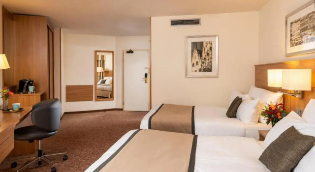 Четырёхместный номер Family Leonardo Royal Hotel Frankfurt