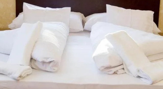 Corvina Hotel-Restaurant, Book Hotel Hoteller i Western Transdanubia med parkering, Parkering