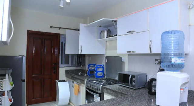Spacious Luxury Condo in Muyenga 24hr Security, Prenota Hotel Muyenga 