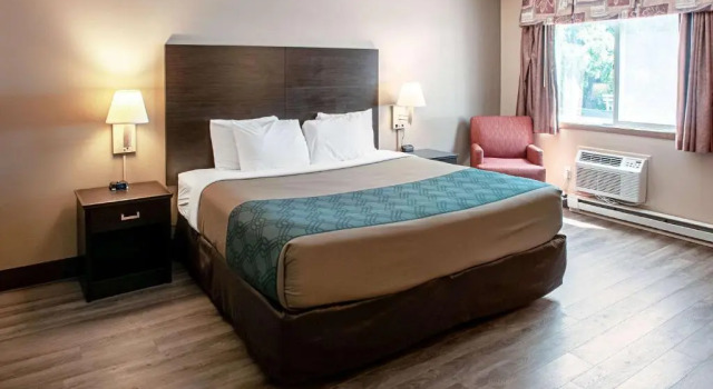 Номер Standard с красивым видом из окна Econo Lodge Menomonie On The Bay