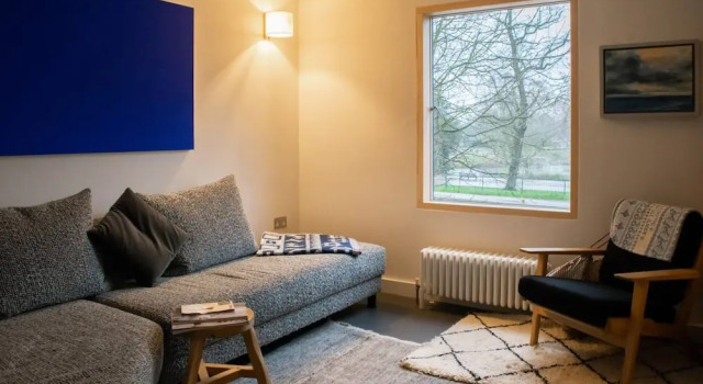 Stunning Canal Side 3 Bedroom House in East London