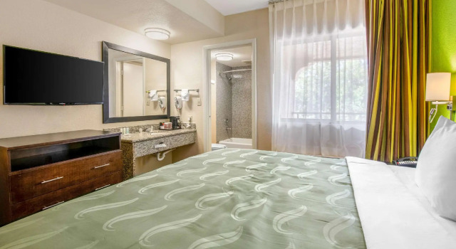 Люкс c 1 комнатой Quality Inn & Suites Jacksonville-Baymeadows