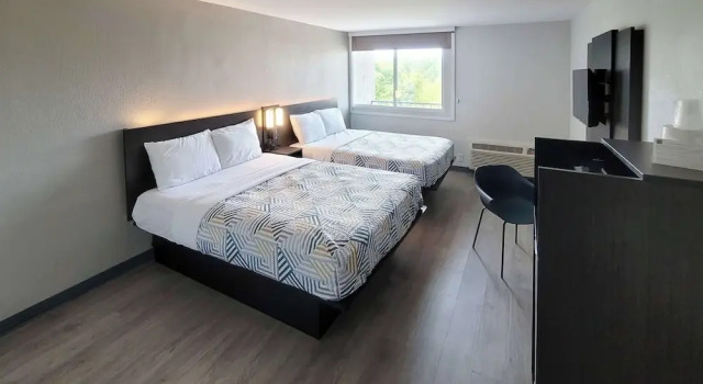 Четырёхместный номер Standard с балконом Motel 6 Jackson, TN