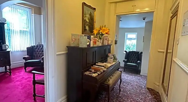 Manor Lodge Guesthouse, 预订 酒店 凯恩舍姆 萨默塞特