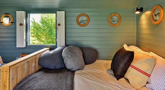 Lakeside Shepherd's Hut Retreat, No Deposit, Prenota Casa vacanze Hotel a Gwynedd con parcheggio, Parcheggio