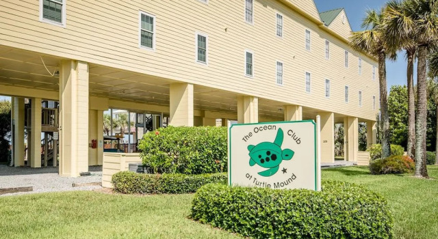 OT201 - Ocean Club at Turtlemound - Corner Unit by RedAwning, Prenota Hotel New Smyrna Beach 