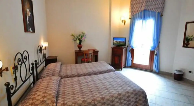 Номер Classic Leo Hotel