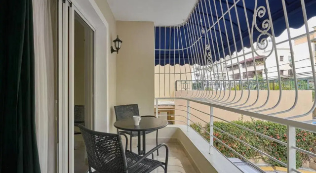 Апартаменты Escape Apartmemt Steps to Downtown Center Mall in Mirador Norte