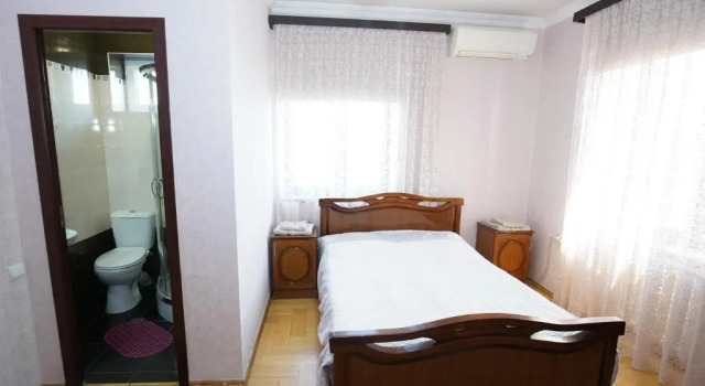 Nice house in the heart of the city, Забронировать Отель Отели Еревана с завтраком, рядом с Станция метро Маршал Баграмян, Завтраки
