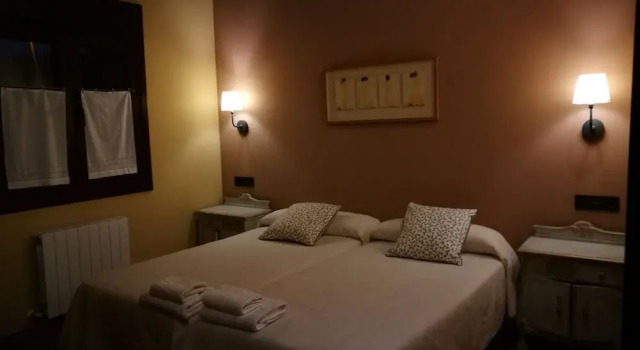 Casas Rurales Entrecastaños, Réserver Hôtel Peruyes Asturies