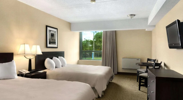 Days Inn by Wyndham Niagara Falls Lundys Lane, Buchen Sie Hotel Hotels in New York State mit Pool, Schwimmbad