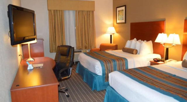 Четырёхместный номер Standard Best Western Orange Inn & Suites