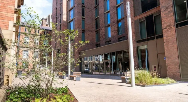 For Students Only Thoresby Hall in Central Leeds - Campus Accommodation