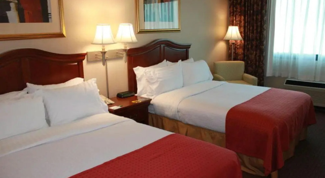 Четырёхместный номер Standard Days Inn by Wyndham Warren