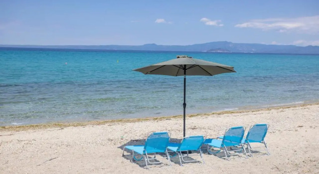 Villa Aurora – Beachfront, 2mins to Mamalouka and Blue Carpet, Book Villa Pefkohori 