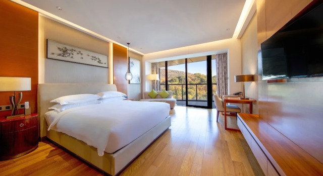 Номер Upgraded Standard Holiday Inn Nanjing Xuanwu Lake by IHG