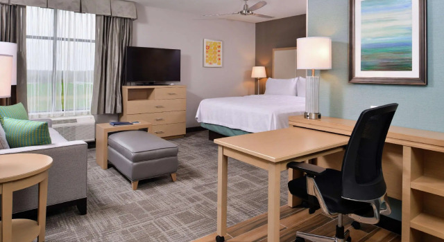 Двухместный люкс Homewood Suites Des Moines Airport