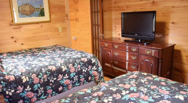 Четырёхместный номер Standard Townhouse Hotel