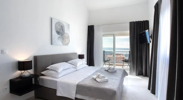 4 Bedroom Awesome Home In Kucine, Buchen Sie Hotel Hotels in Gespanschaft Split-Dalmatien mit Pool, Schwimmbad