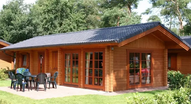 Wooden Chalet in a Holiday Park in the Achterhoek, Prenota Chalet Hotel a Gheldria con parcheggio, Parcheggio