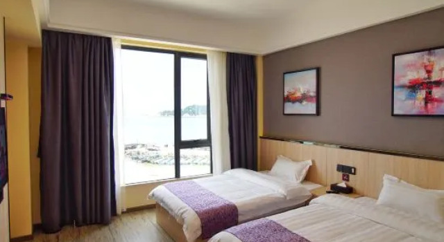 Люкс с 2 комнатами с видом на море Taishan Iron Boat Seaview Hotel