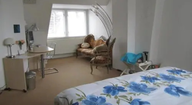 B & B Aan T Volkspark, Забронировать Отель Отели Твенте с парковкой, Парковка
