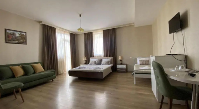 Hotel Legiandro Surami, Book Hotel Hoteller i Surami med pool, Swimmingpool