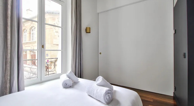 Luxury apt in the heart of Paris - 2BR, Забронировать Отель Париж Иль-де-Франс, рядом с Лувр — Риволи