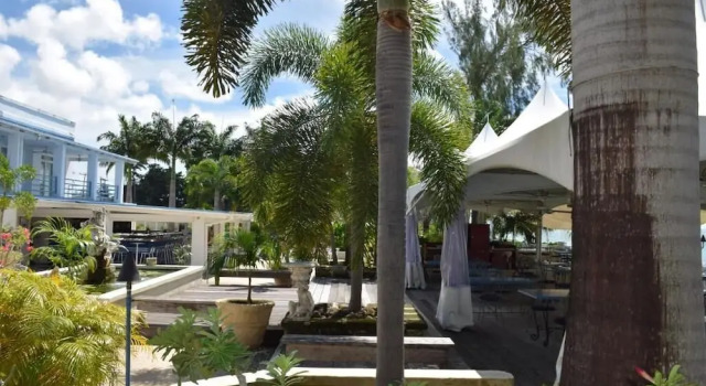 Golden View Hotel Resort, Забронировать Курортный отель Курортные отели Хоултаун, рядом с Sandy Lane, Курортный отель