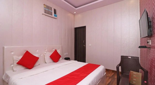 OYO 35698 Hotel Adb, Забронировать Отель Фаридабад штат Харьяна
