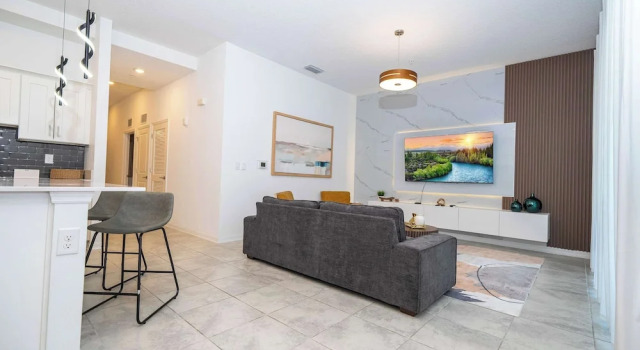 Themed Apartment Walk to Disney & Lake Access
