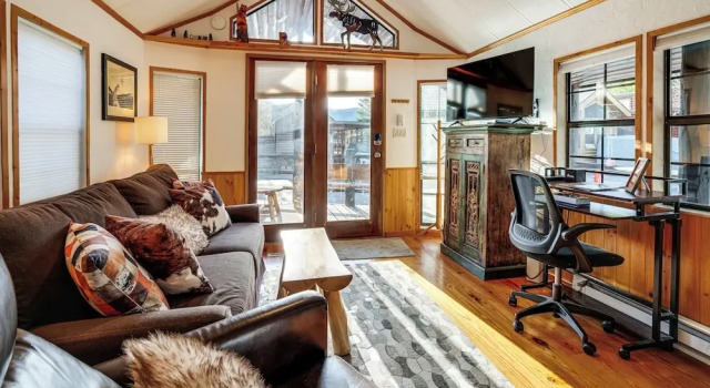 4 Mi to Slopes! Breck Mtn Base w/ Hot Tub Access, Rezerwuj Dom wakacyjny Hotele w Vail Ski z parkingiem, Parking